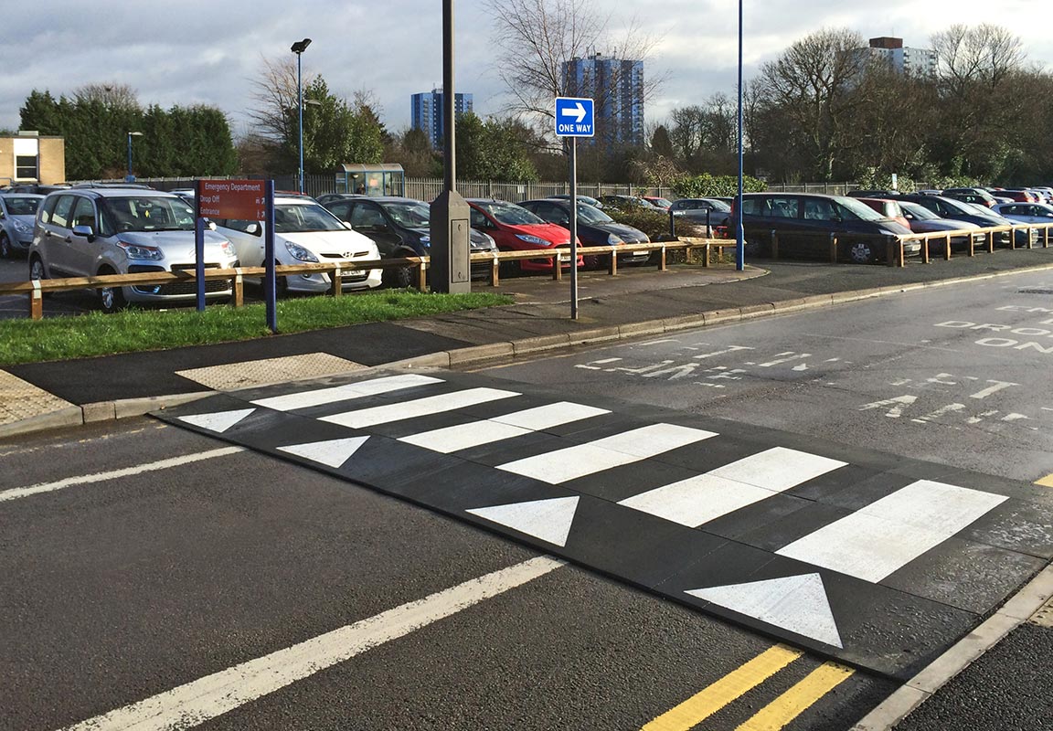 Raised Road Tables Rubber Raised Zebra Pedestrian Crossings 